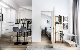 Fully-Furnished Apartment With Air Conditioning For Families, Cracow Old Town